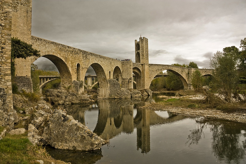 Besalú: un dels conjunts medievals més singulars de Catalunya