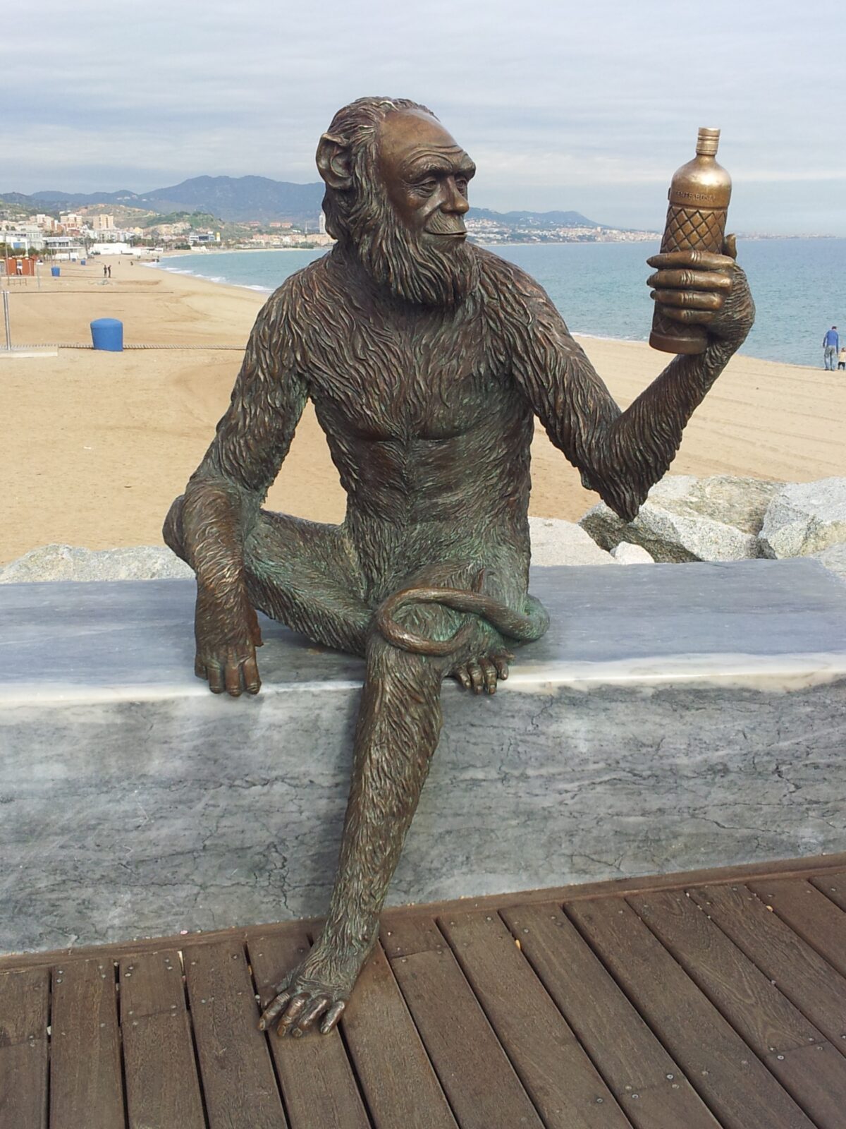 El monument de l’Anís del Mono: un símbol popular de Badalona